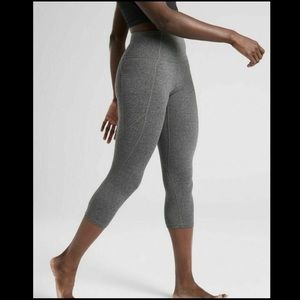 Athleta Salutation Stash Pocket Capri Small